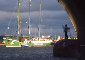 Volunteer aboard the container vessel Magdelana Green