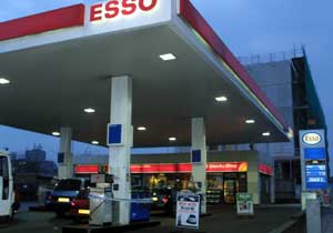 Esso garage closed by Greenpeace