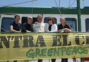 Chrissie Hynde and The Pretenders join forces on board the Rainbow Warrior in Valencia to show their support for our ancient forests campaign