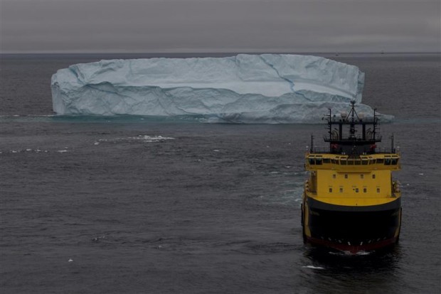 Cairn's tugs drag icebergs out the way of its Arctic oil drilling rig