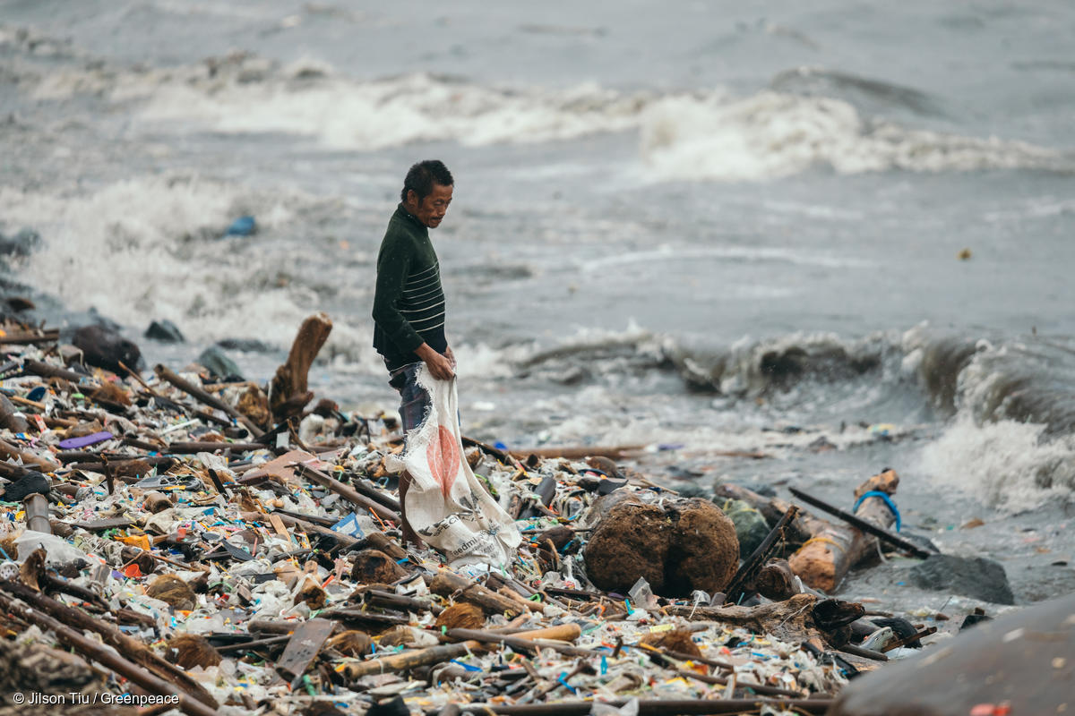 Bad pollution. Manila Bay. Pollution Manilla.