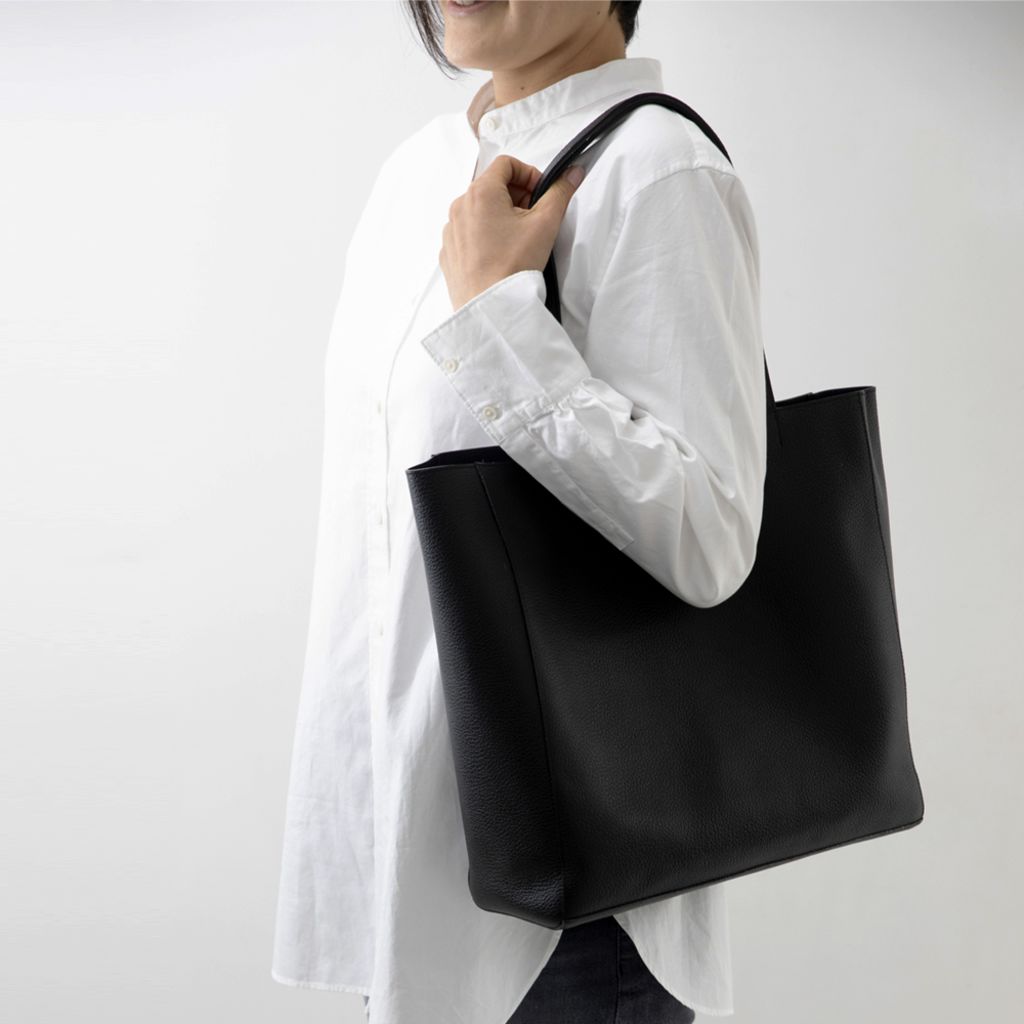 【GUSCIO】tote bag Shrink leather BLACK