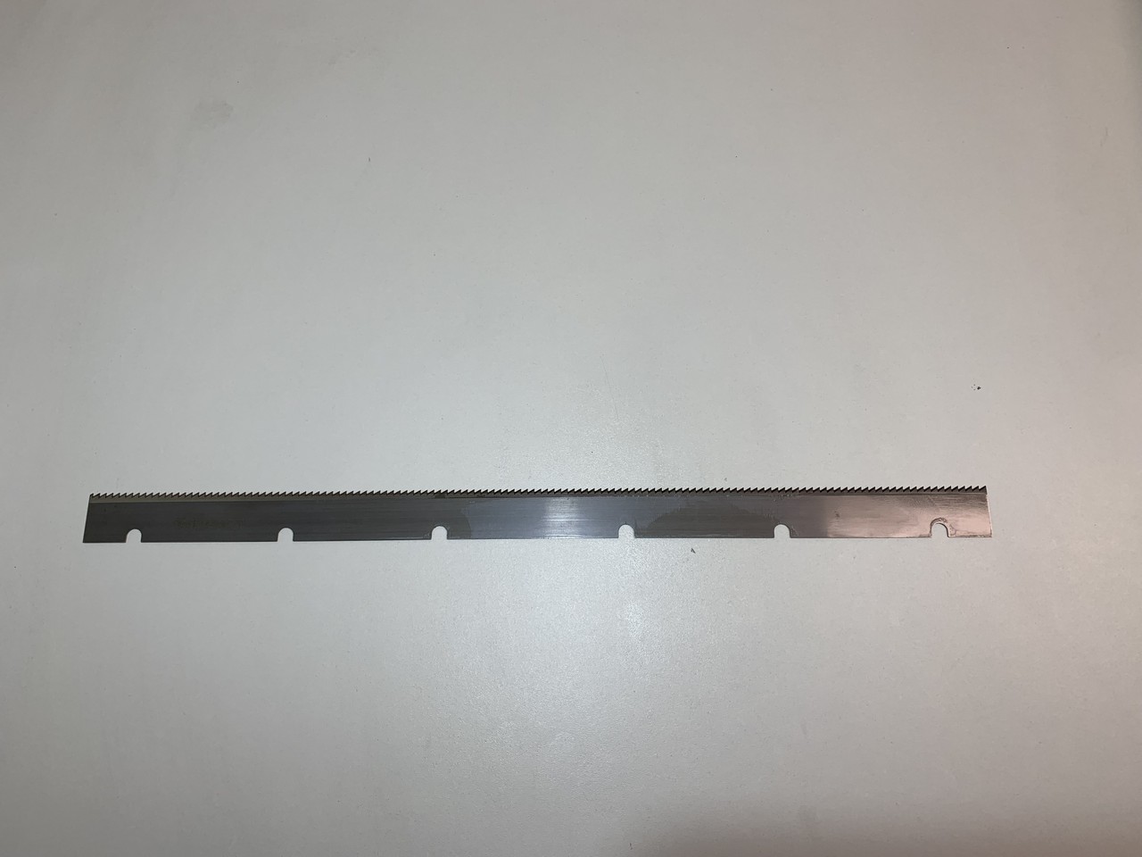 16.18023-0251 manroland Cutting Knife 530 x 30 x 1 Saw Cut 2.4mm