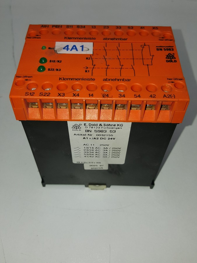 0032155 E. Dold & Sohne Safety Relay BN 5983.53 A1+/A2 DC 24V