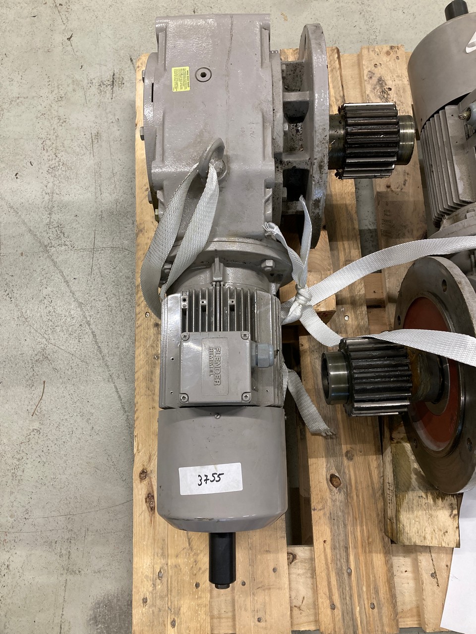 CF102-A100LA4-D35NH Flender Motor including gearbox