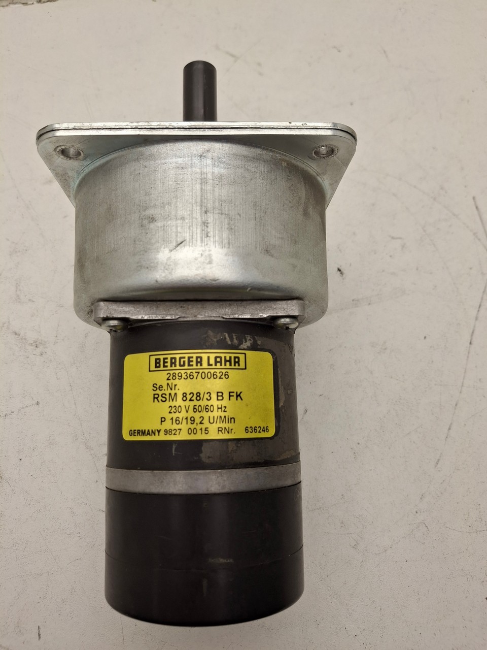 RSM 828/3 B FK 16/19.2 U/min Berger Lahr Servo AC motor 16/19.2 U/min
