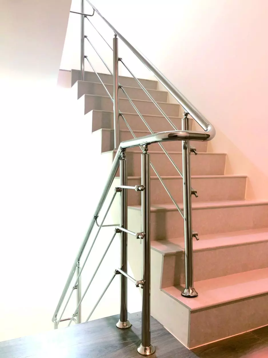 gambar-railing-tangga-stainless-steel.webp