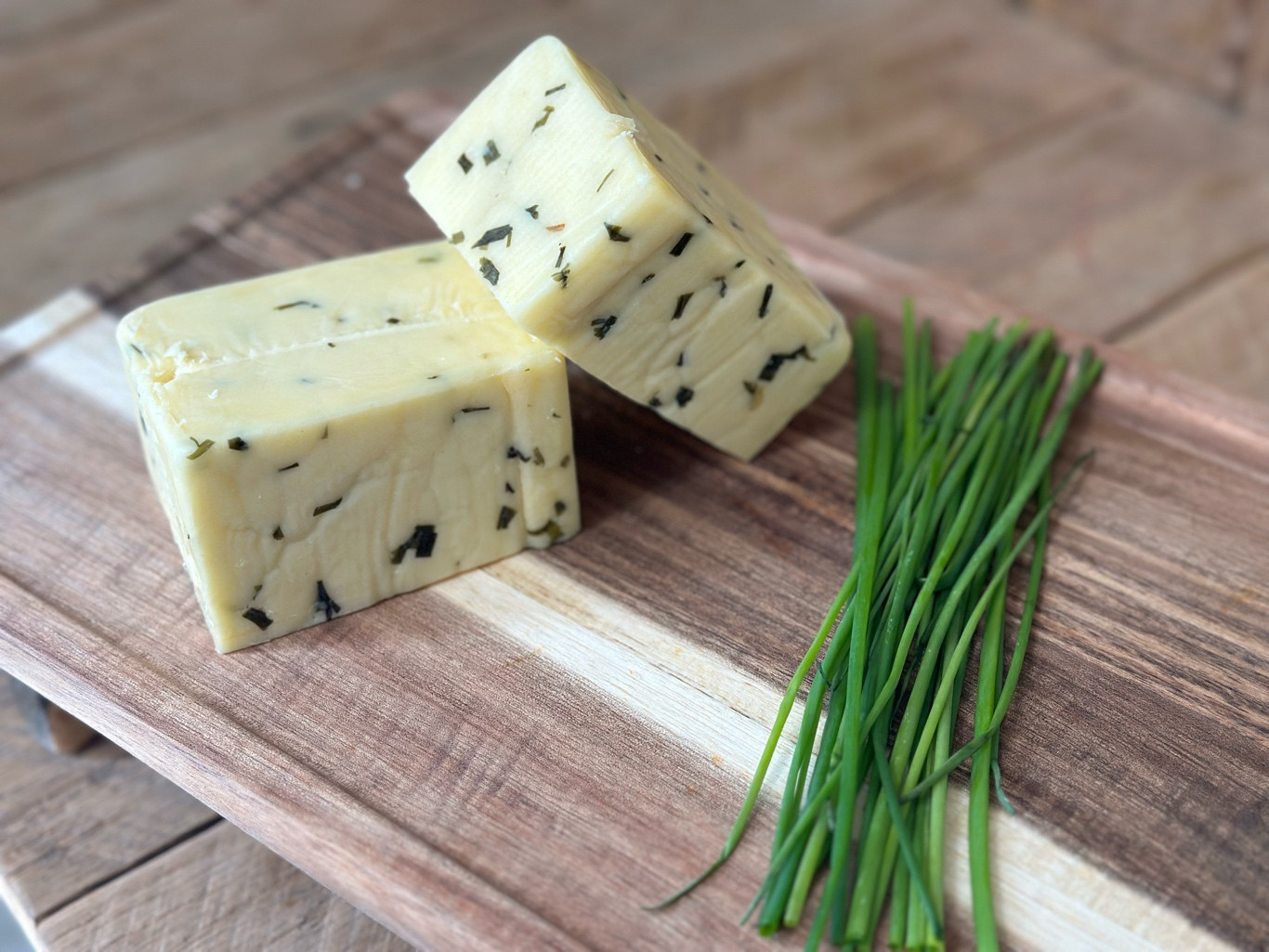 1 lb. Garlic-n-Chives Cheddar Cheese