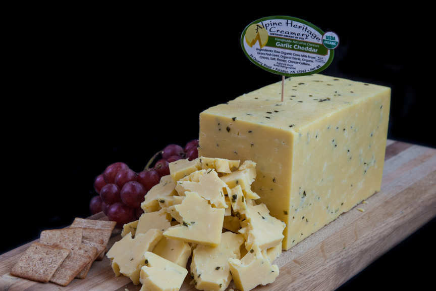 Organic Raw Garlic Cheddar Cheese, 2.5lb