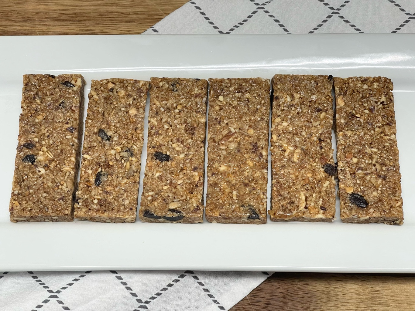 6 PK Granola Bars (With Raisins & Almonds)