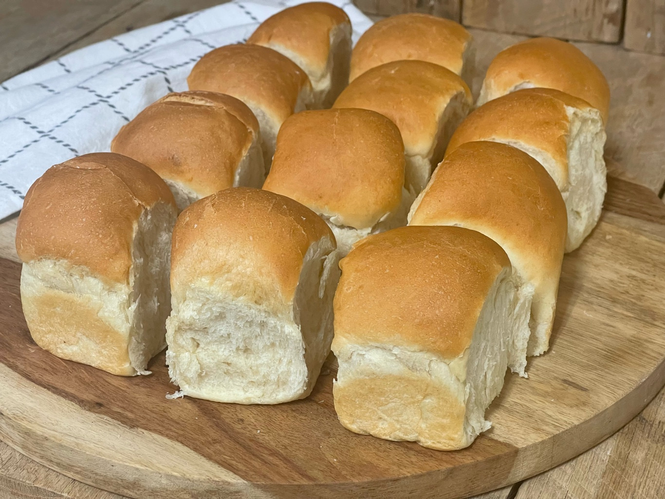 Sourdough Dinner Rolls