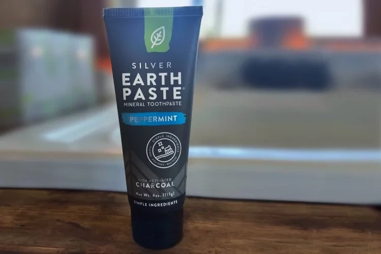 EARTHPASTE Peppermint (with charcoal - 4 oz.)