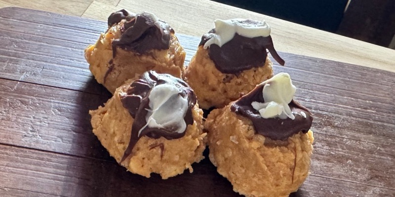 HOMEMADE PEANUT BUTTER BALLS