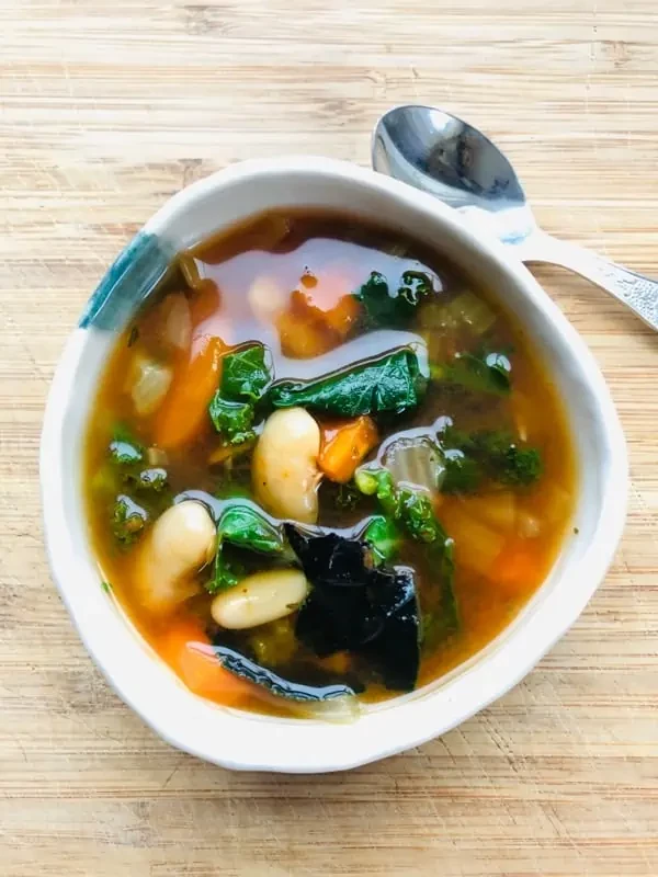 Kale Tomato White Bean Soup