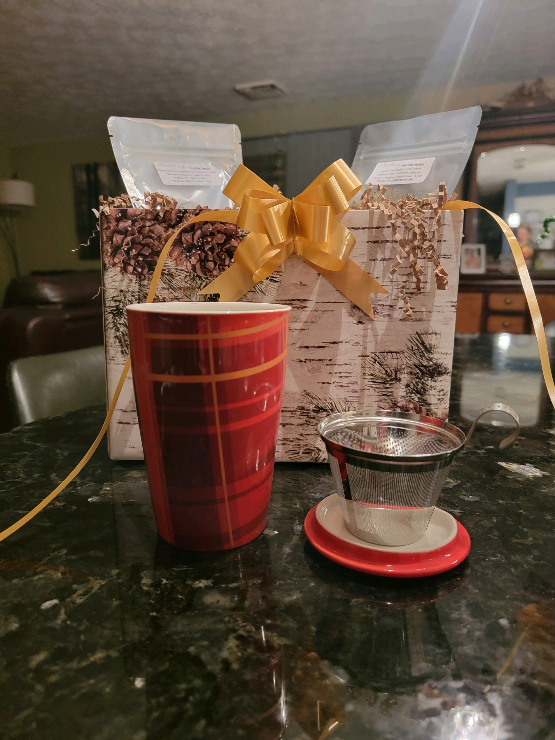 TeaLicous Gift Basket With Cup