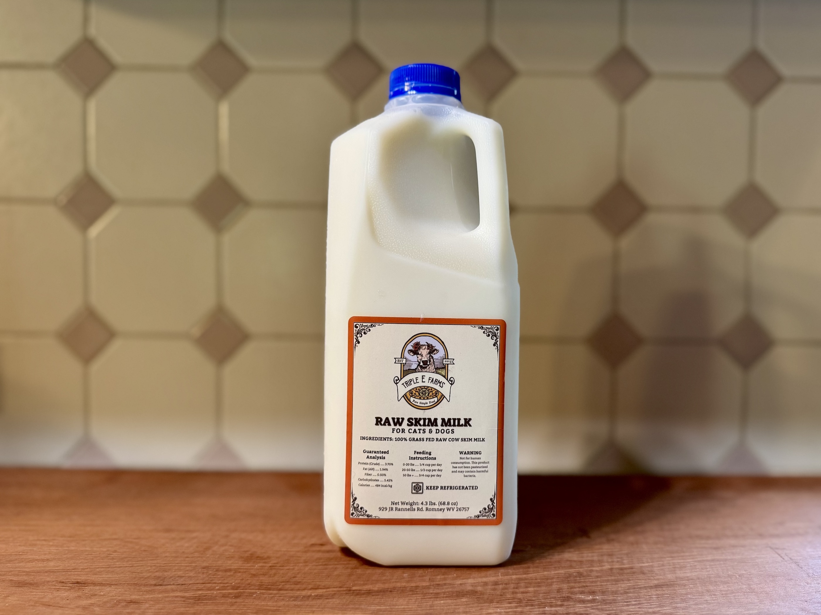 Raw Cow SKIM Milk for Cats & Dogs, 1/2 Gallon in Plastic