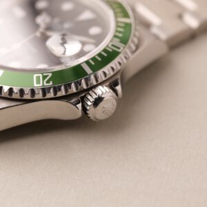 2005 Rolex 16610LV Kermit Submariner - Image 13