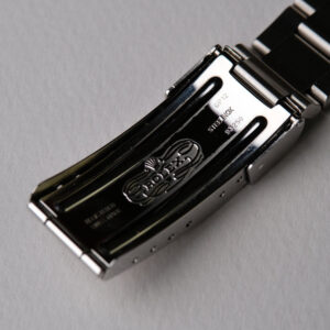 2007 Rolex 16610LV Lime Kermit Submariner - Box and Papers - Image 11