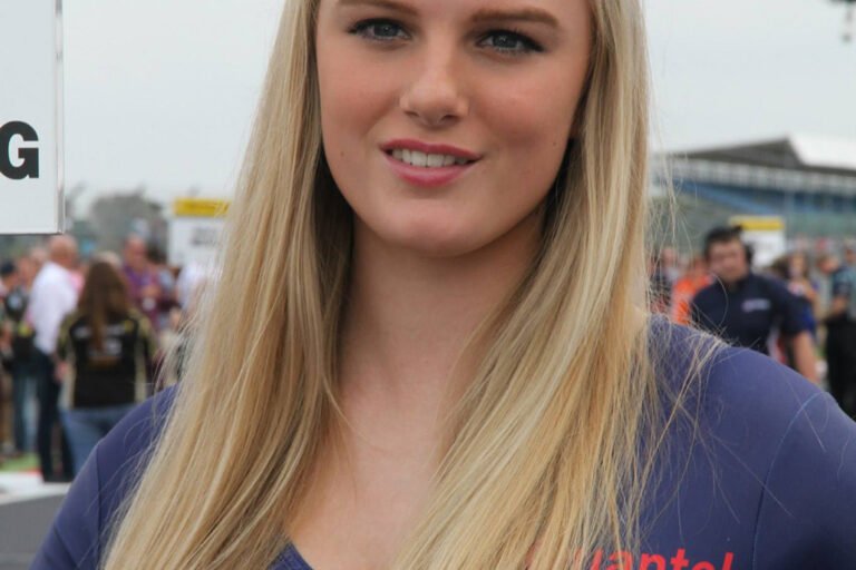 Grid Girl with Triple 8Quantel BiFold at Silverstone BTCC on 28th September 2014 01