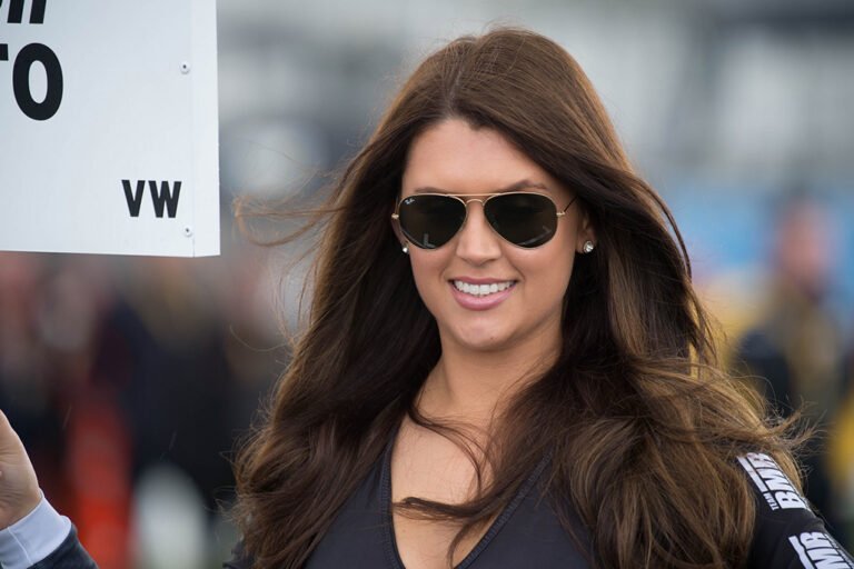 Grid Girls With Bmr Btcc At Donington Park Btcc On 19th April 2015