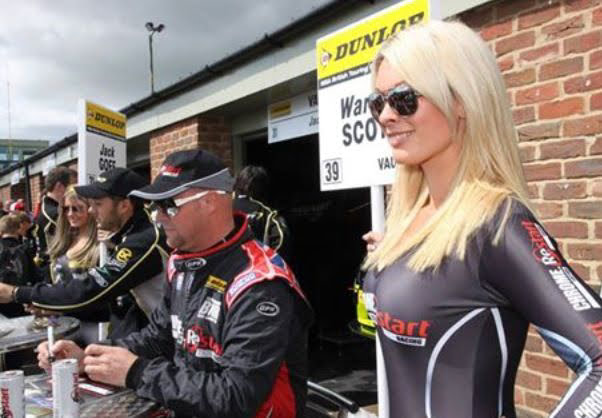 Grid Girls With Bmr Btcc At Knockhill Btcc On 25th August 2013