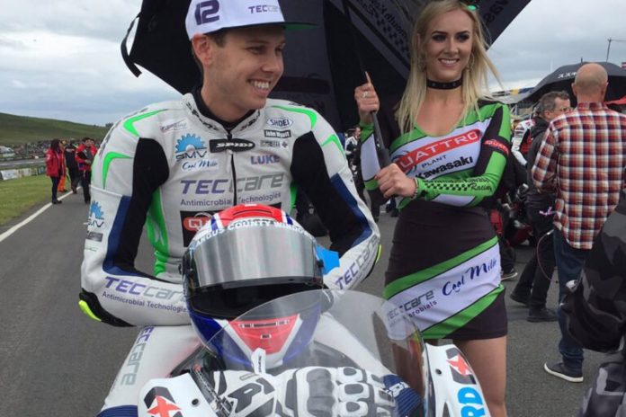 Grid Girls With Quattro Plant Kawasaki At Knockhill For British Superbikes On 26th June 2016