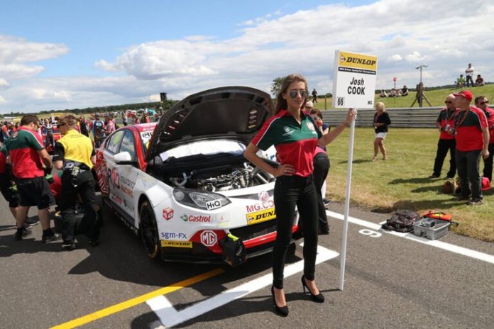 Grid Girls With Triple 8 Btcc At Snetterton Btcc On 31st July 2016