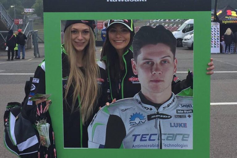 Quattro Plant Kawasaki Promo at Brands Hatch for British Superbikes on 15/16th October 2016