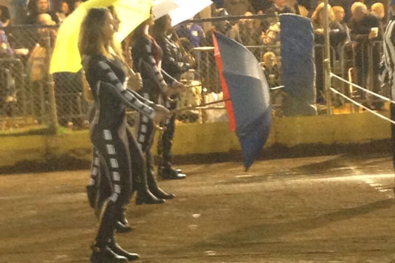 Rye House Rockets Startline Girls At Rye House Speedway On 10th October 2015