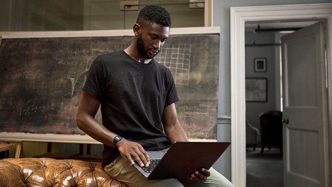 Men_working_on_laptop