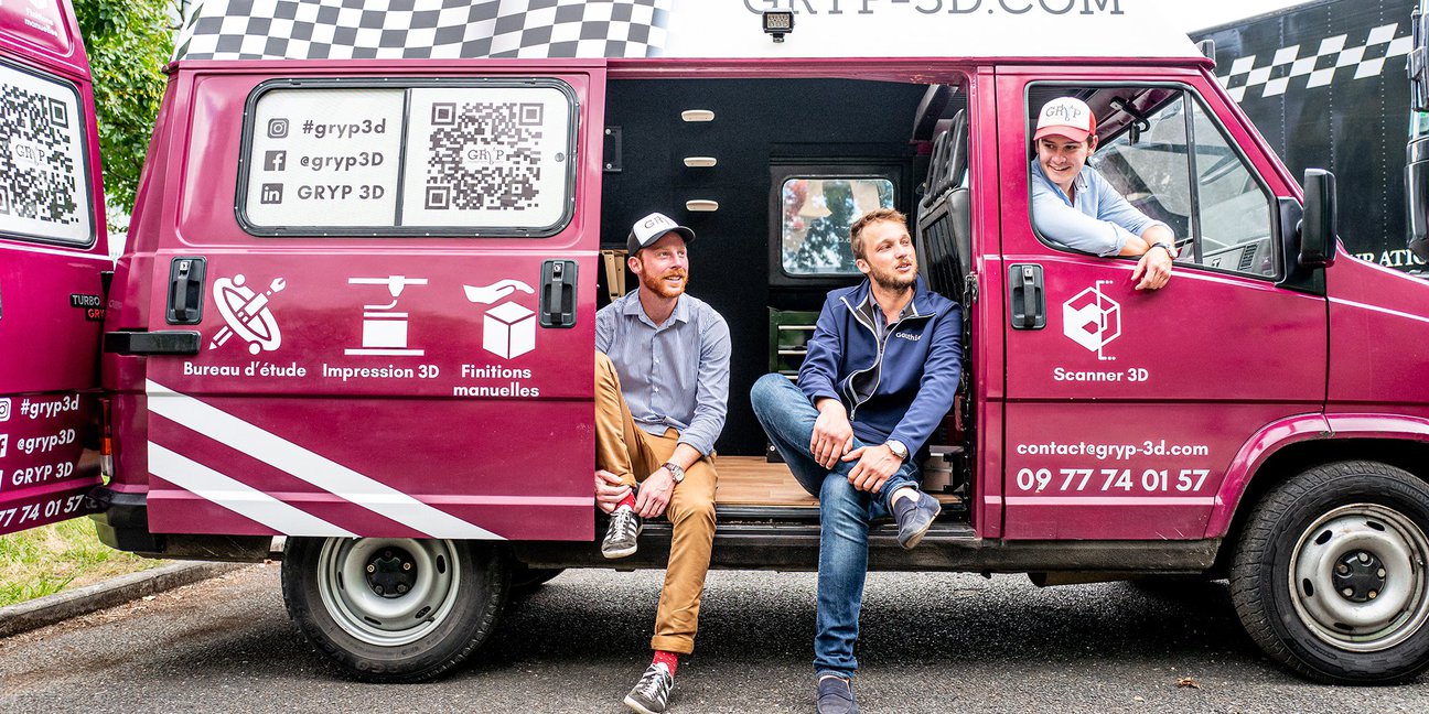 Photo de l'équipe Gryp 3D et leur camion