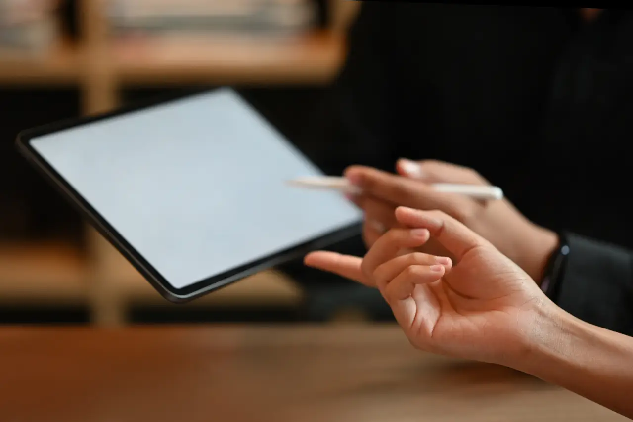 CTR (Click-Through Rate)