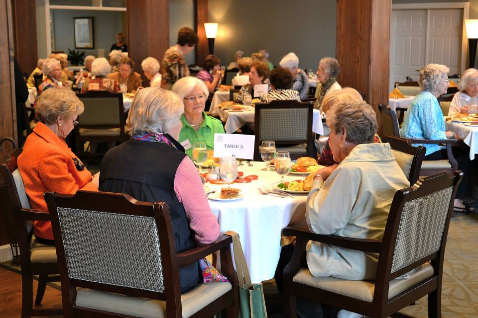Grace Ridge Retirement Dining with Friends