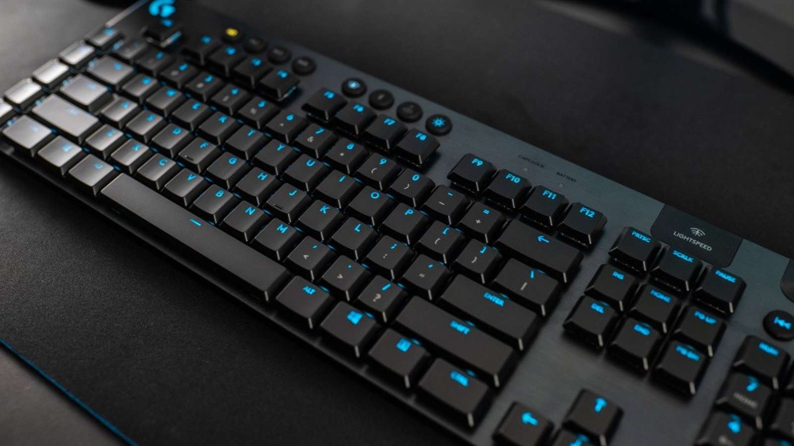 Logitech představuje dvojici tenkých mechanických klávesnic