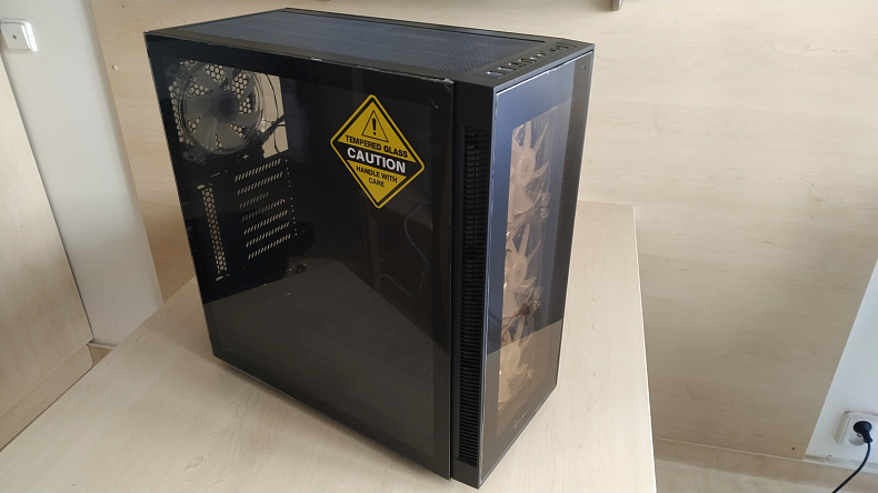 Recenze: Sharkoon TG5 Pro RGB - inovovaná PC skříň