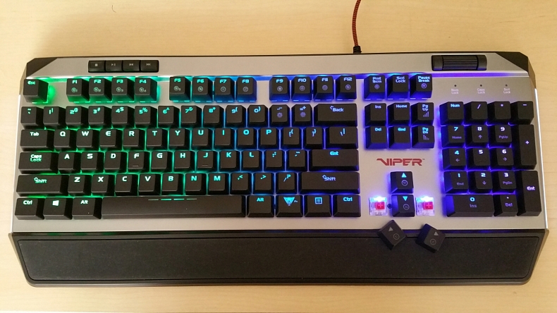 Recenze: Patriot Viper V765 - mechanická herní zmije