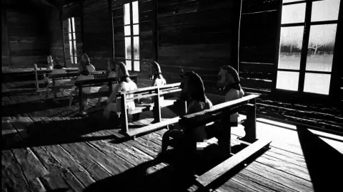 kontroverzni-hororovka-horses-zacina-mizet-z-hernich-obchodu