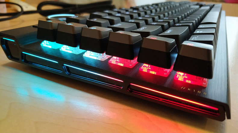 Recenze: Corsair K100 RGB - špička mezi mechanickými klávesnicemi