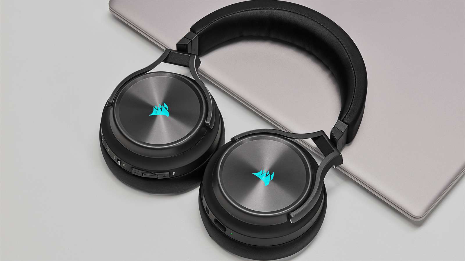 Corsair vylepšuje svá špičková sluchátka Virtuoso o podporu Bluetooth