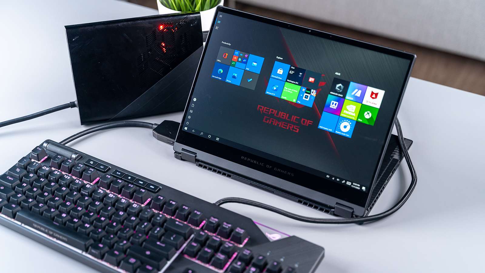 [CES 2021] Asus představil unikátní 2v1 notebook s externí grafikou, je překvapivě kompaktní