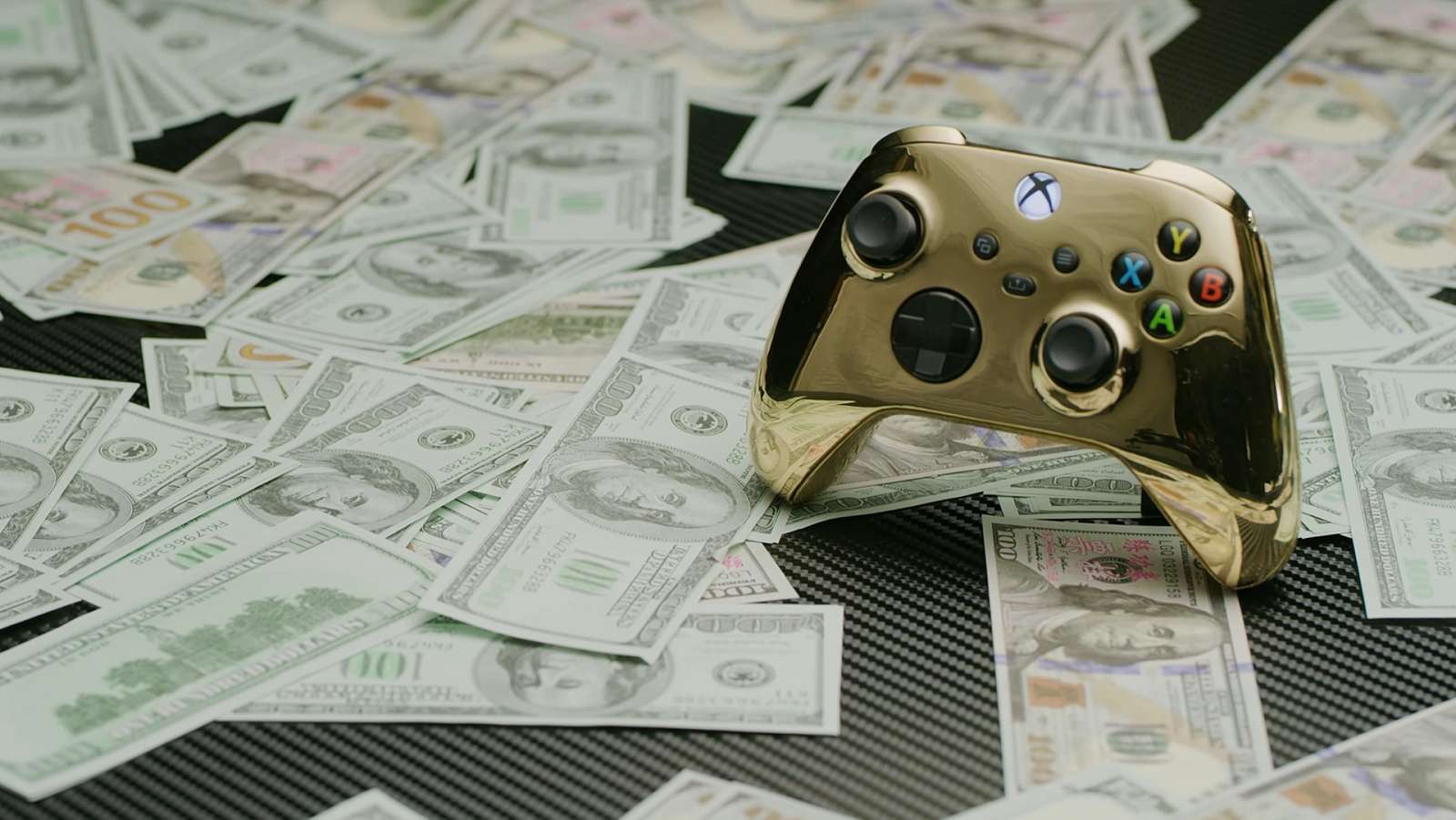 Youtuber vytvořil Xbox ovladač odlitý kompletně ze zlata za 2 miliony korun