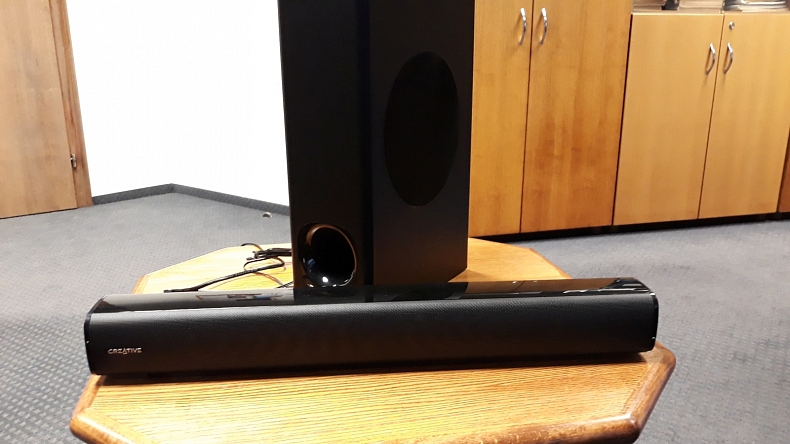 Recenze: Soundbar Creative Stage - hutná audioextáze