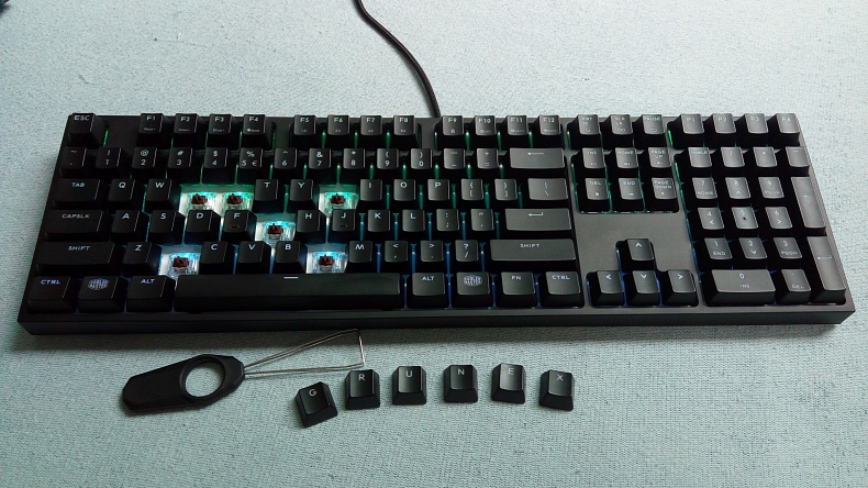 Recenze: Cooler Master Masterkeys Pro L - konzervativní, minimalistická a elegantní