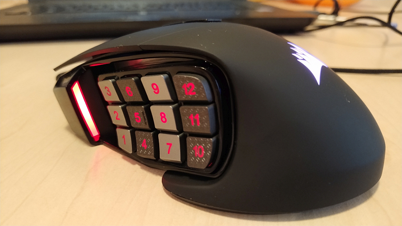 Recenze: Corsair Scimitar RGB Elite - 17 tlačítek bude stačit