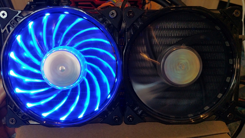 Recenze: Akasa Venom R20 RGB - AiO do každé domácnosti