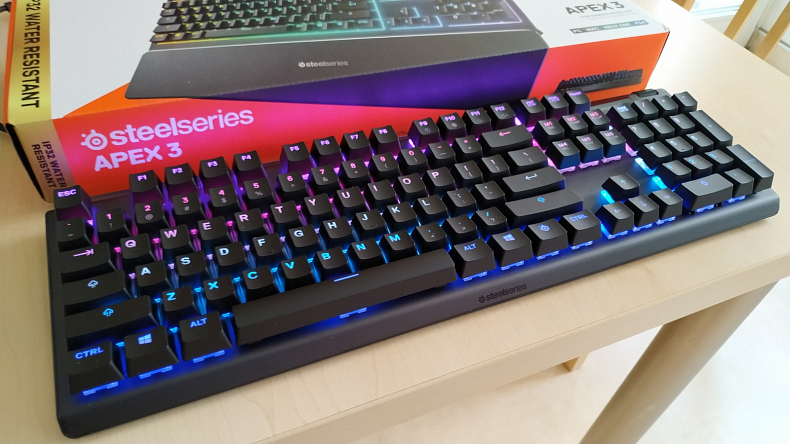 Recenze: SteelSeries Apex 5 - polomechanická klávesnice s OLED displejem