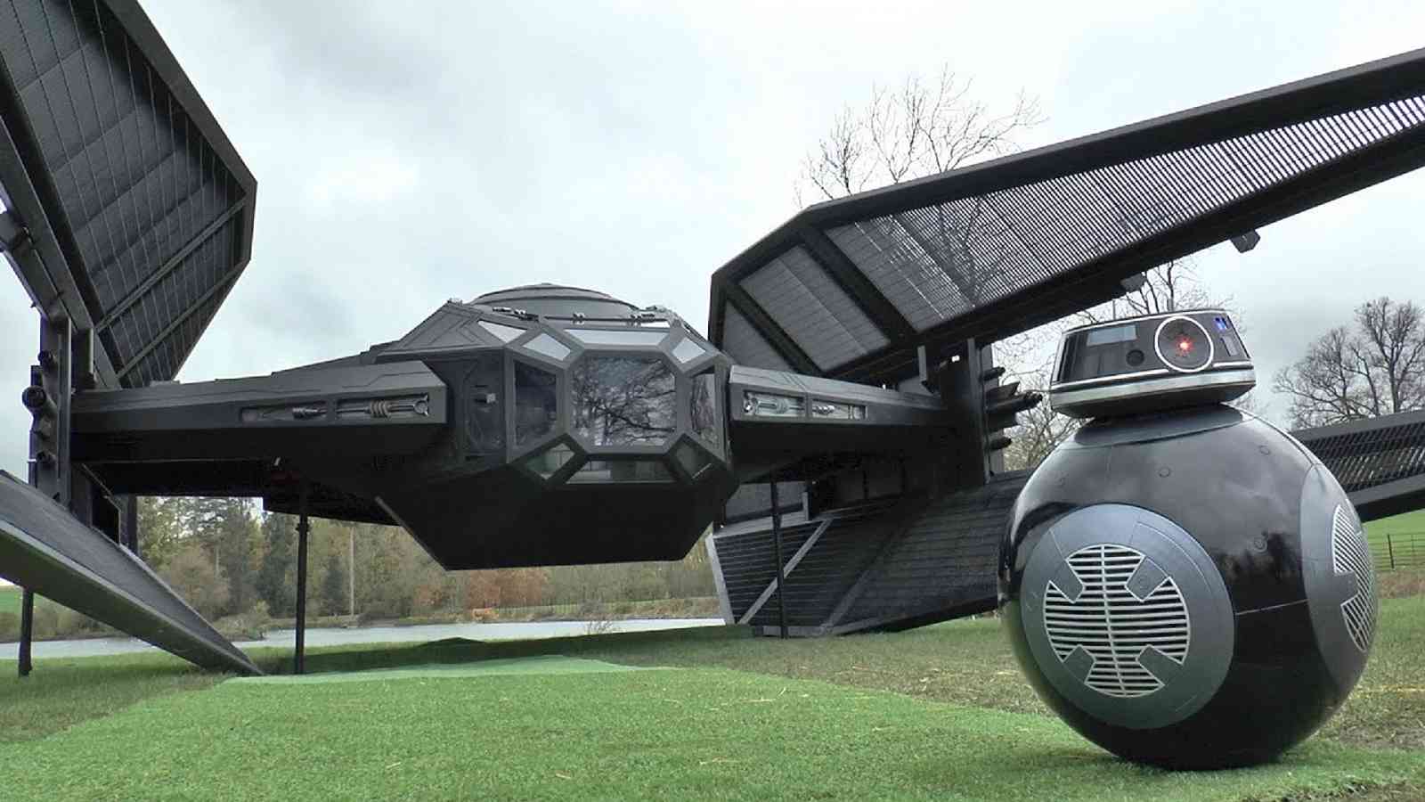 Týpek postavil TIE Silencer ze Star Wars: The Last Jedi v životní velikosti!