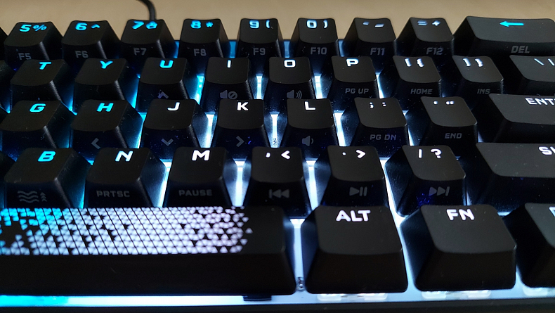 Recenze: Corsair K65 RGB MINI - 60% klávesnice v mainstreamu