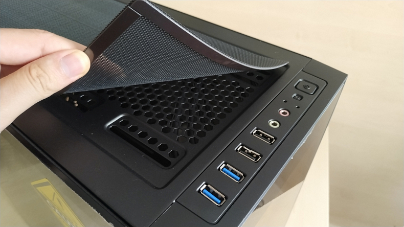 Recenze: Sharkoon TG5 Pro RGB - inovovaná PC skříň