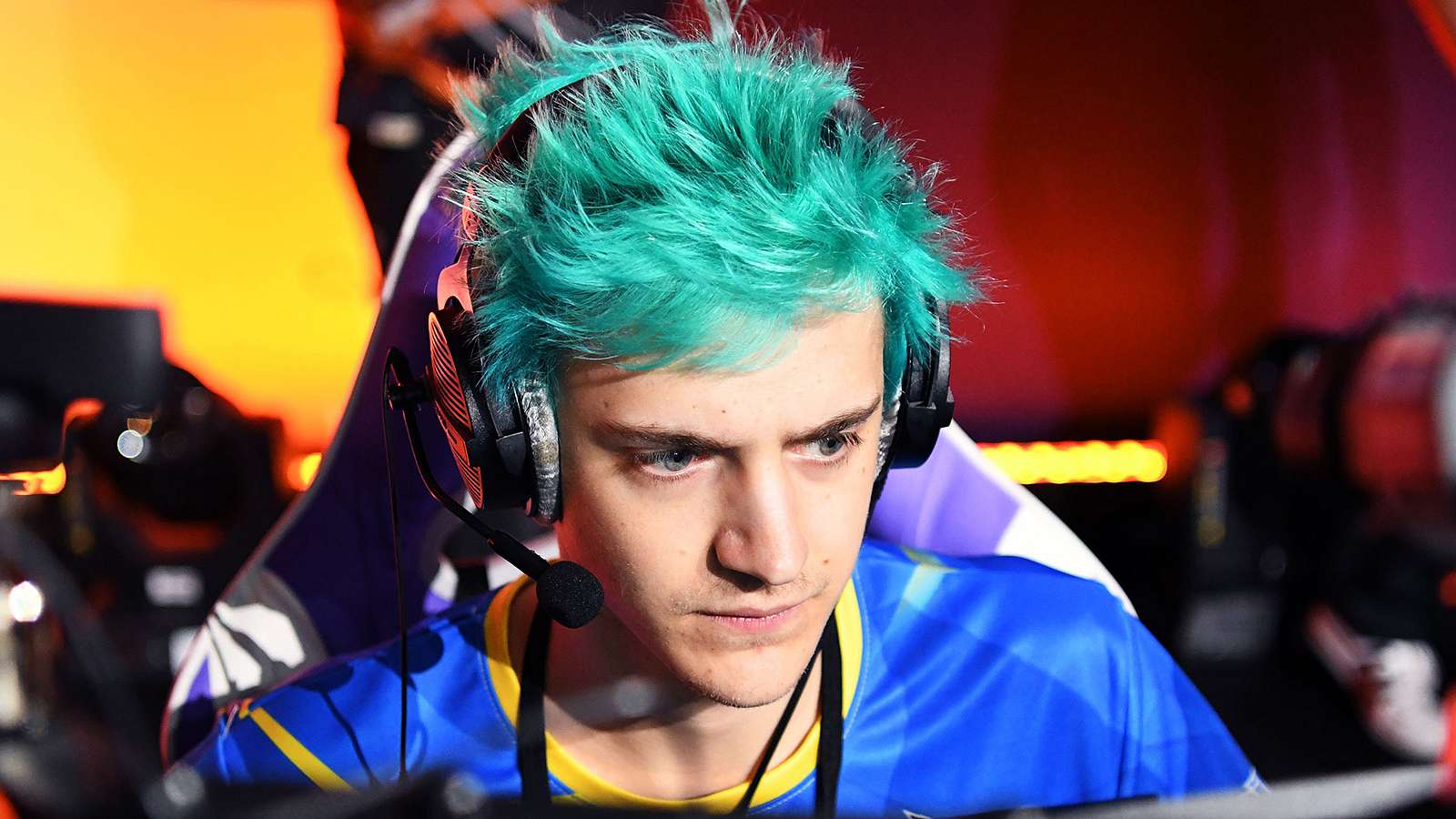 Streamer Ninja se rozčiloval nad spoluhráčem, který nic neslyšel, poslal mu peníze na sluchátka